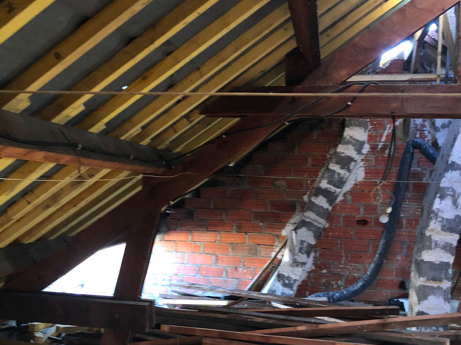 Extension, agrandissement et surélévation de toiture à Vermon (27200)