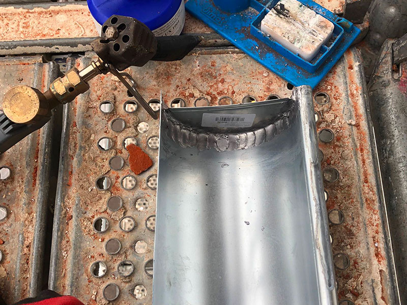 Pose et réparation de gouttière à Vernon (27200) dans l'Eure (27) Pose et réparation de gouttière à Vernon (27200) dans l'Eure (27)